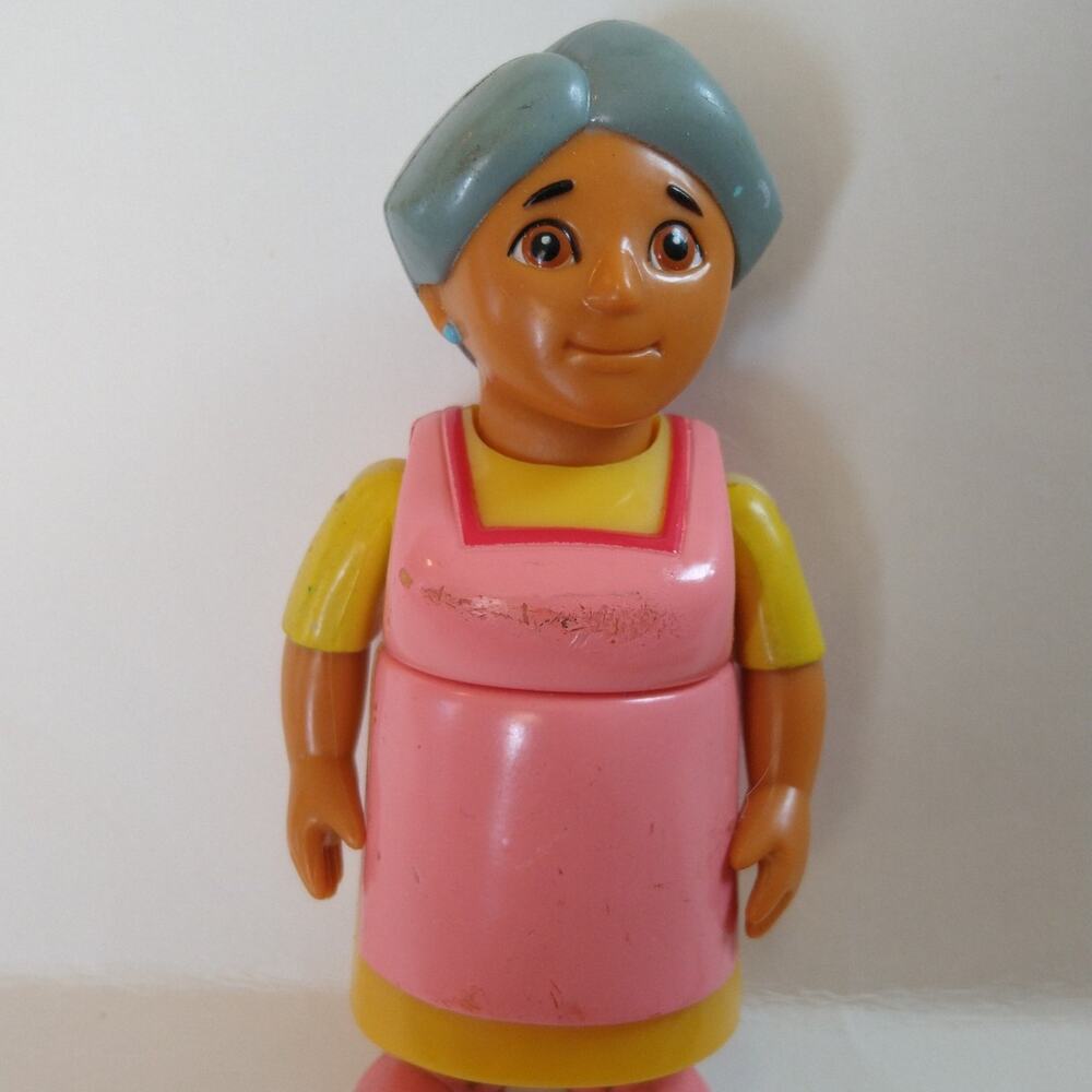 Dora the Explorer Grandma Abuela Castle 5 INCH DOLLHOUSE FIGURE POSEABLE( tub E